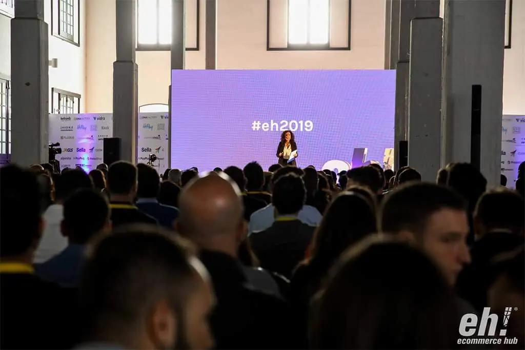 La sala plenaria di Ecommerce HUB 2019 piena di persone