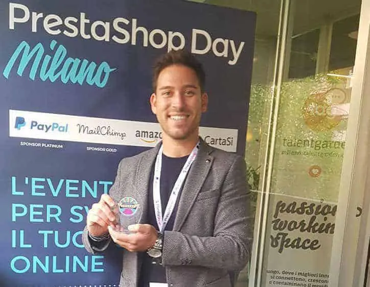 Orazio Del Vecchio con il premio di PrestaShop